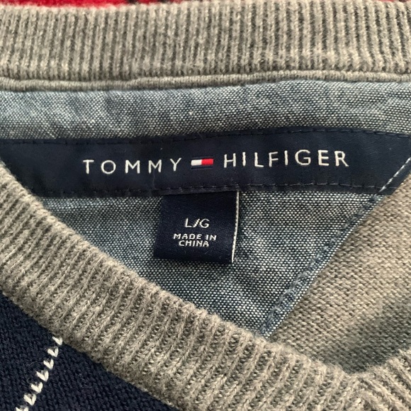 Tommy Hilfiger Sweater - Picture 2 of 2